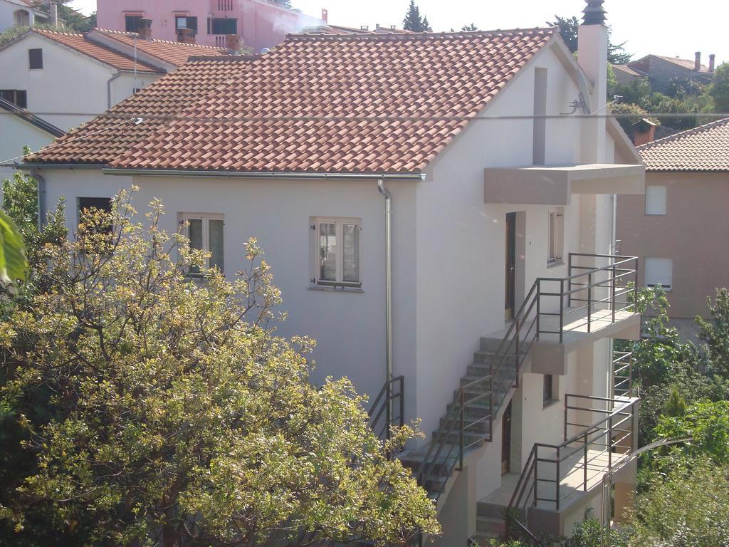 Apartments Marta Krk Town Exterior foto