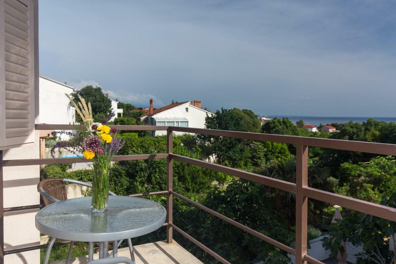 Apartments Marta Krk Town Exterior foto