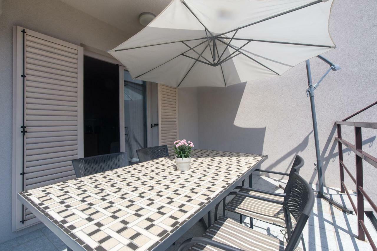 Apartments Marta Krk Town Exterior foto